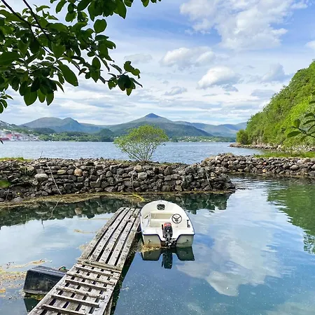 4 Bedroom Gorgeous In Averøy