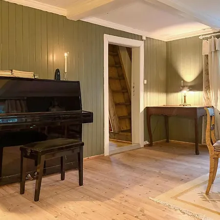 4 Bedroom Gorgeous In * Averøy